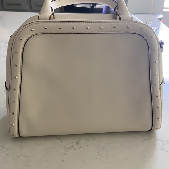 Nee more space in my closet - Picture 2 of 5